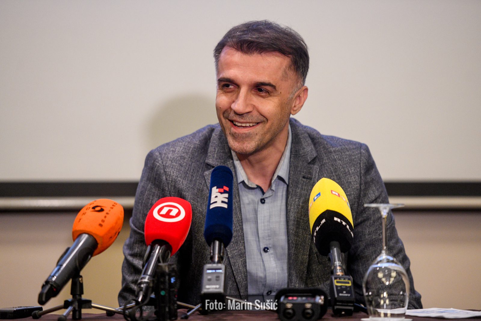 KONFERENCIJA za medije: Izbornik Josip Sesar otkrio da će razgovarati sa svim igračima, najavio i stručni stožer